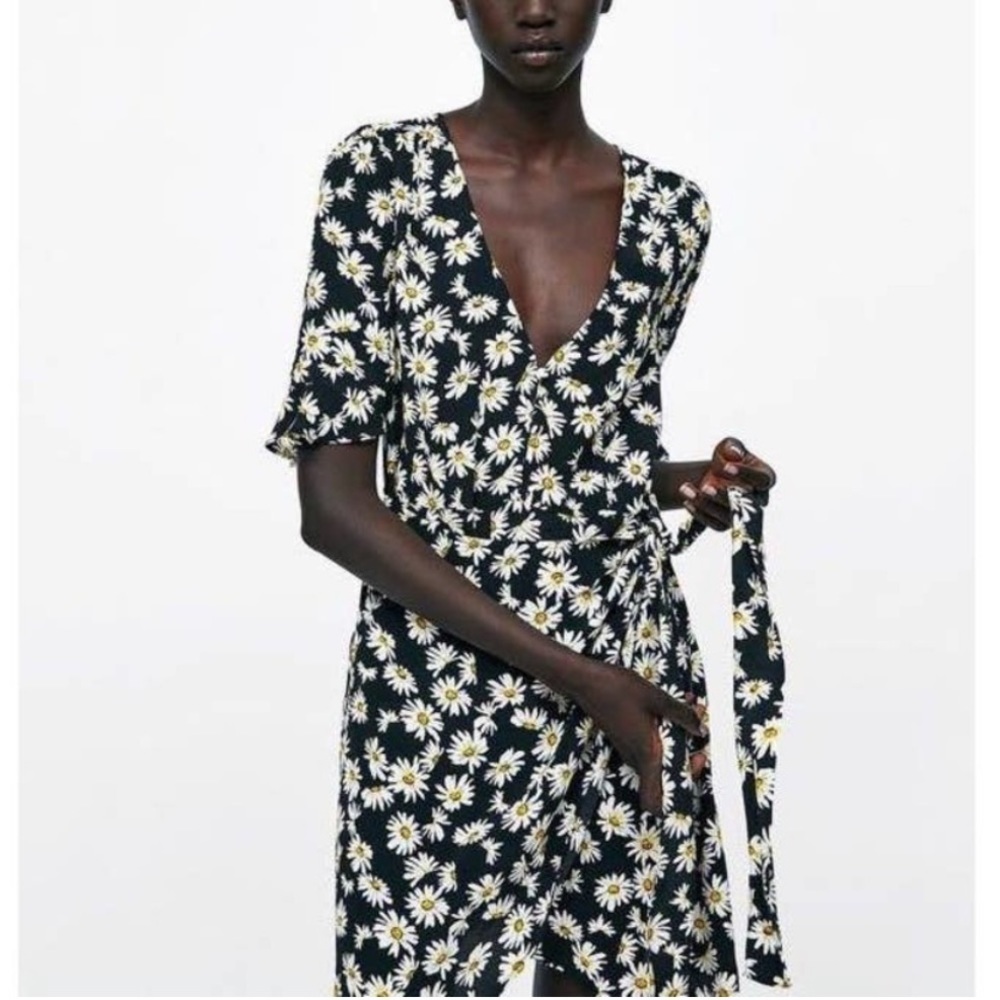 Zara Daisy Faux Wrap Dress Button Front deep V Neck Floral Size M - Picture 3 of 9